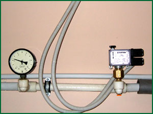 CWS pump control - pressure relay 'Sauter' DSB137 